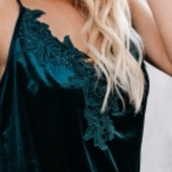 Small Emerald Velvet & Lace Cami appliqué neckline - Picture 4 of 4